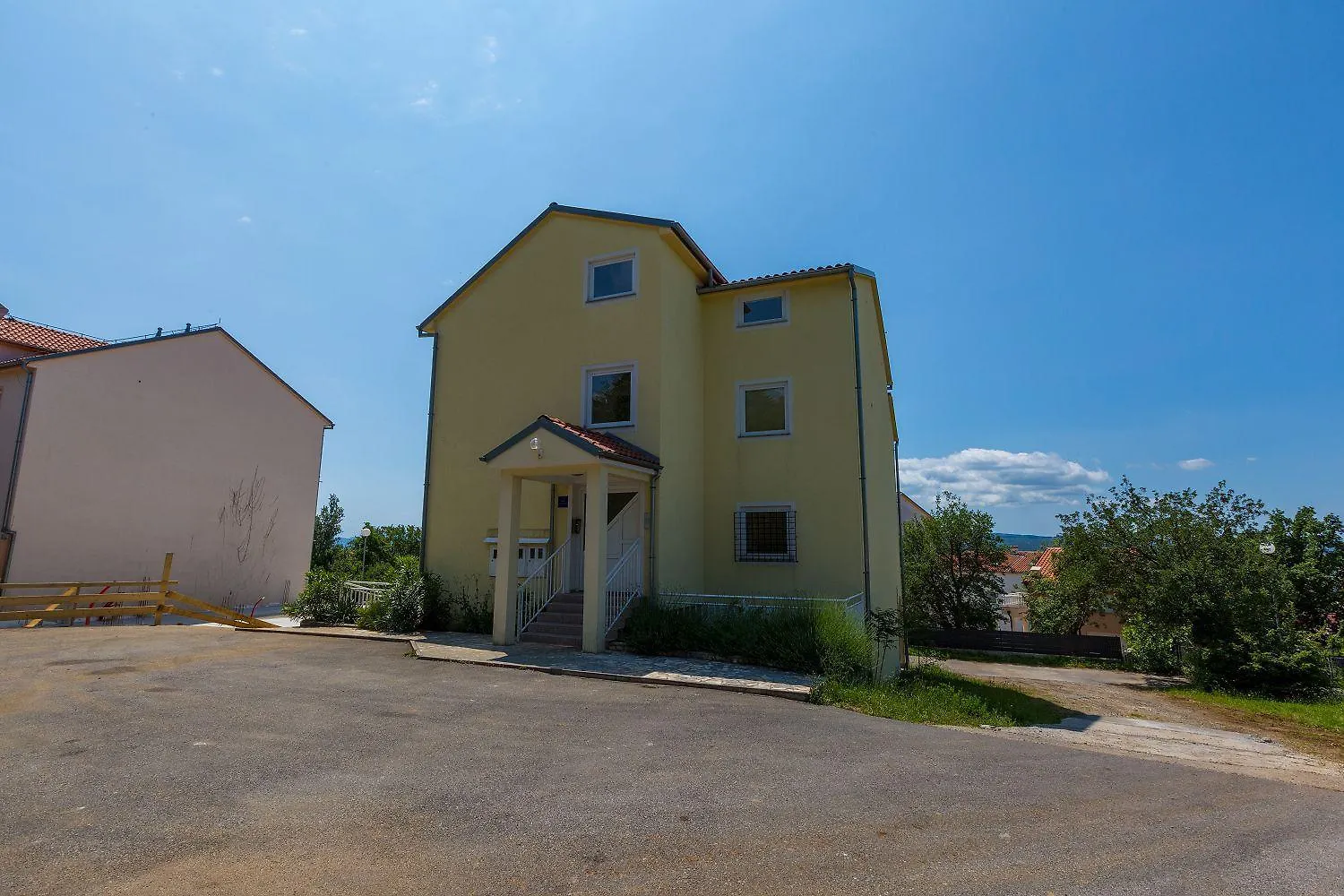 Mediterranes Apartment Nur 350 Meter Zum Strand Mit Meerblick, Elektrogrill, Privatparkplatz Dramalj Croatia