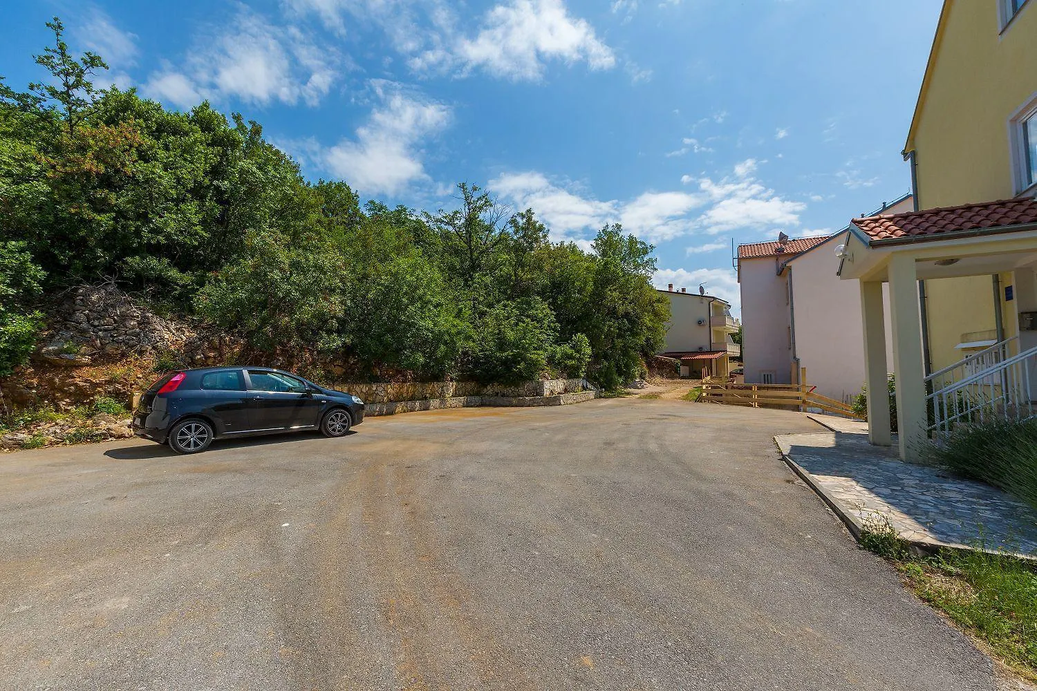 Mediterranes Apartment Nur 350 Meter Zum Strand Mit Meerblick, Elektrogrill, Privatparkplatz Dramalj