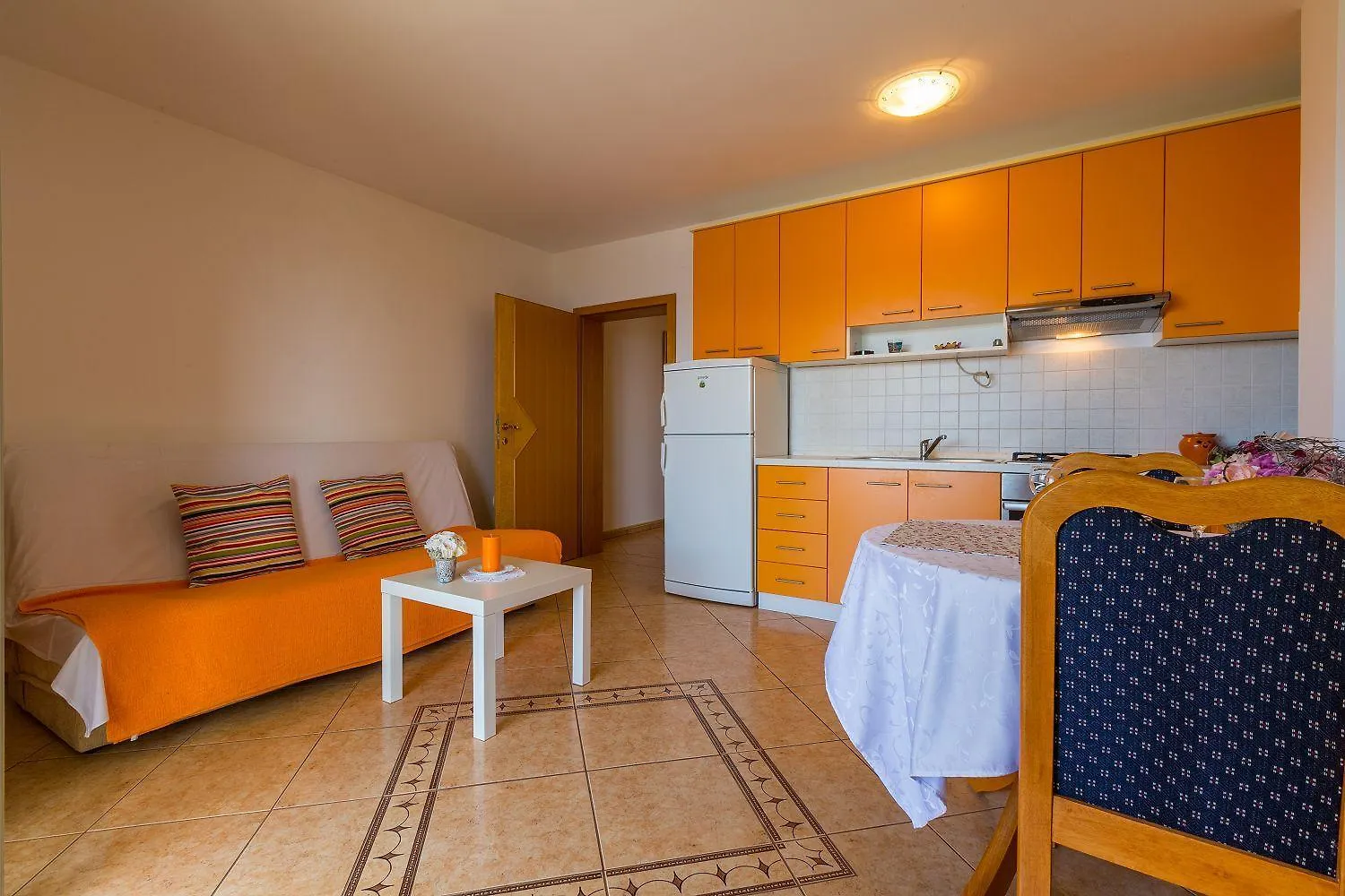 Mediterranes Apartment Nur 350 Meter Zum Strand Mit Meerblick, Elektrogrill, Privatparkplatz Dramalj