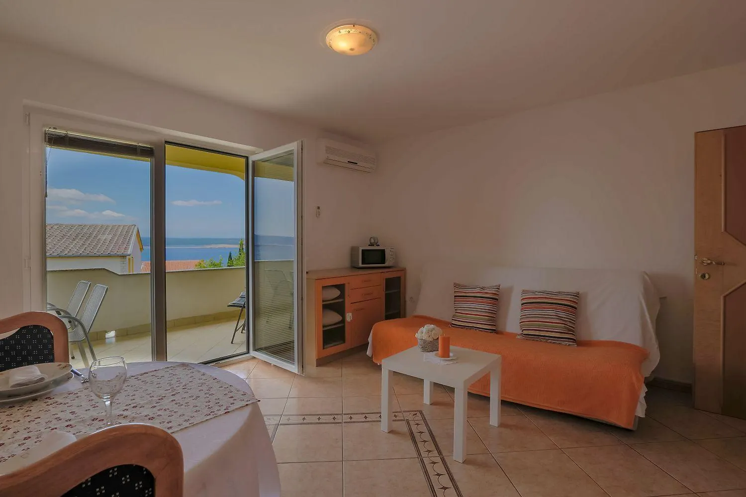 Mediterranes Apartment Nur 350 Meter Zum Strand Mit Meerblick, Elektrogrill, Privatparkplatz Dramalj 0*,  Croatia